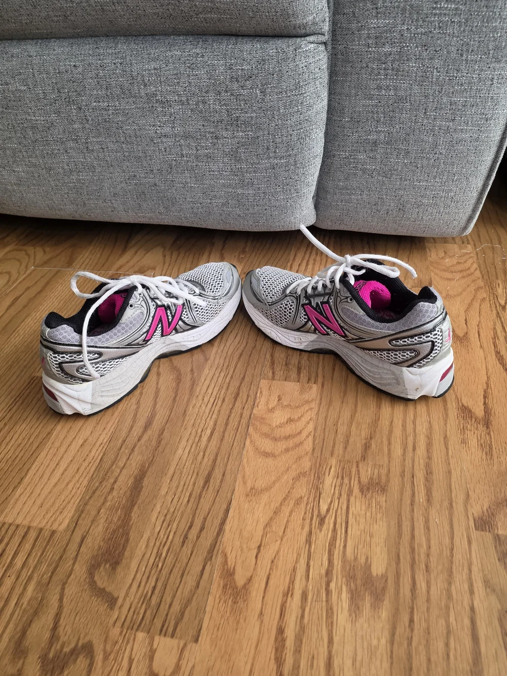 New Balance 860